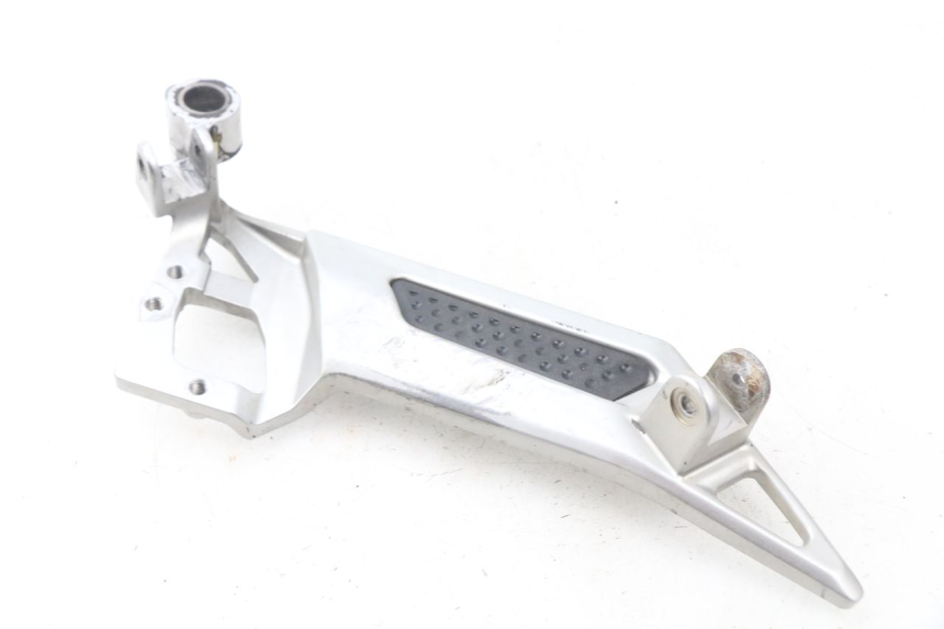 photo de FRONT RIGHT FOOTREST MOUNTING PLATE YAMAHA FJR ABS 1300 (2006 - 2012)