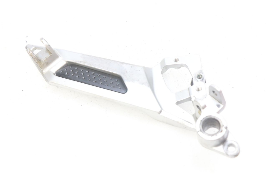 photo de FRONT RIGHT FOOTREST MOUNTING PLATE YAMAHA FJR ABS 1300 (2006 - 2012)