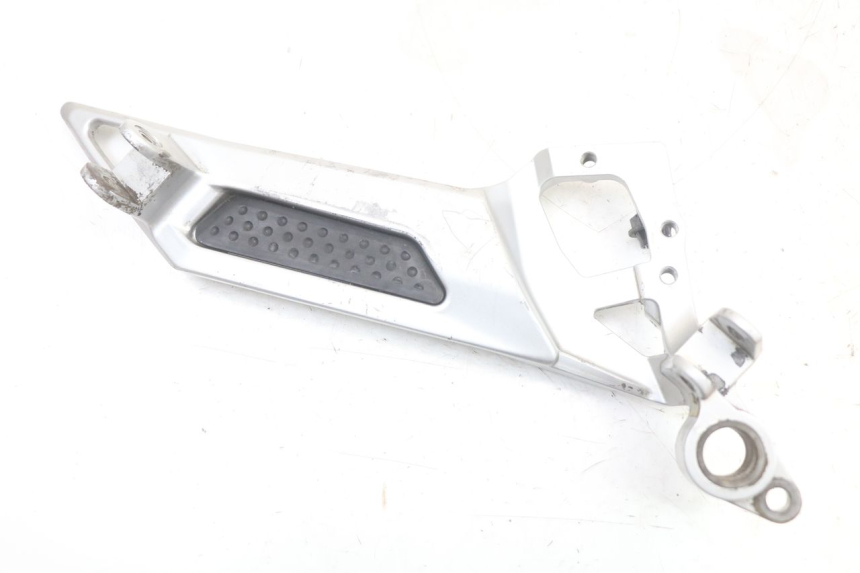 photo de FRONT RIGHT FOOTREST MOUNTING PLATE YAMAHA FJR ABS 1300 (2006 - 2012)