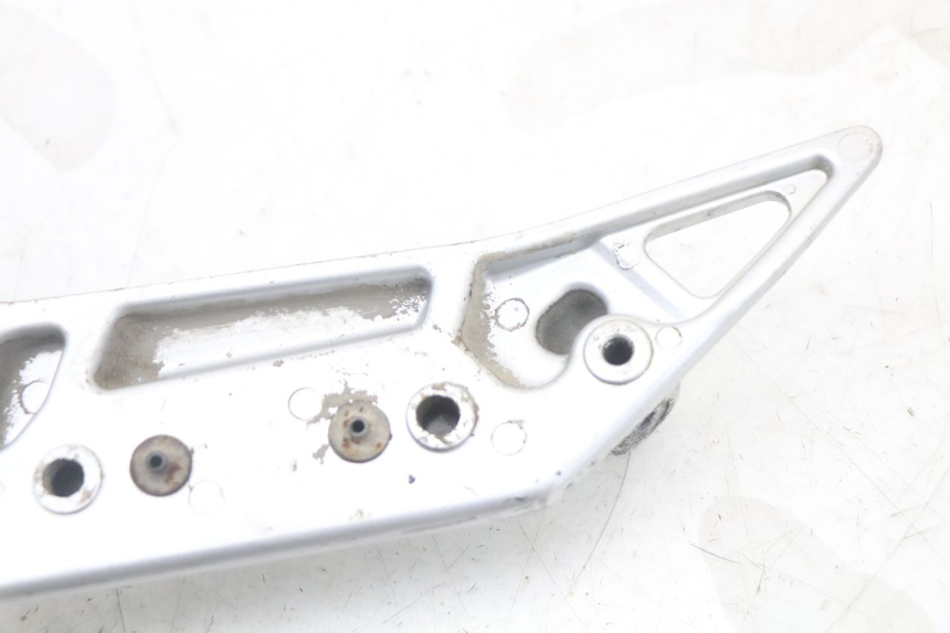 photo de FRONT RIGHT FOOTREST MOUNTING PLATE YAMAHA FJR ABS 1300 (2006 - 2012)