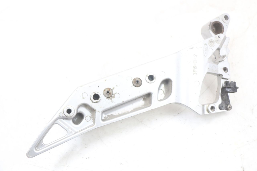 photo de FRONT RIGHT FOOTREST MOUNTING PLATE YAMAHA FJR ABS 1300 (2006 - 2012)