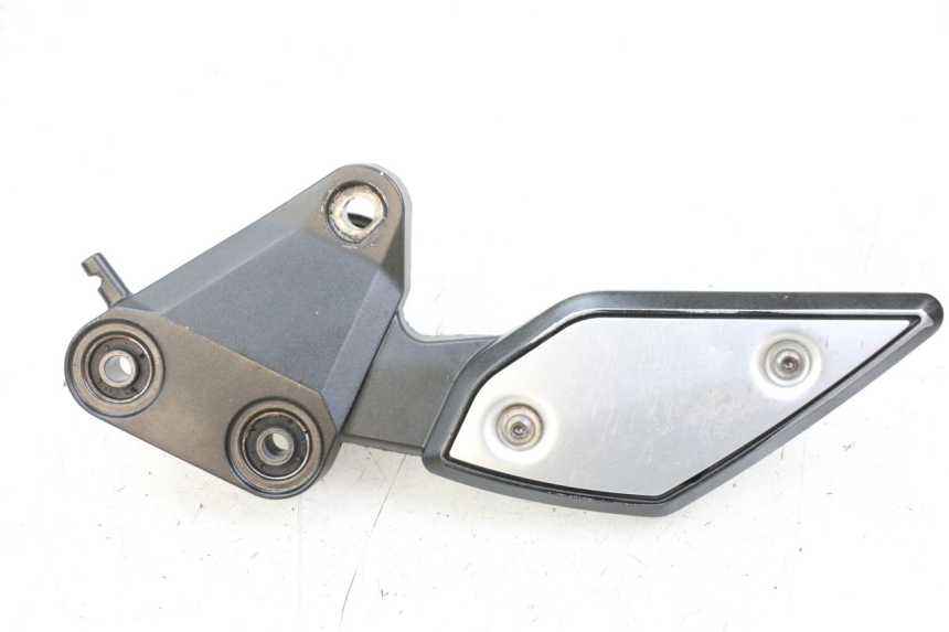 photo de FRONT RIGHT FOOTREST MOUNT YAMAHA FZ1 FAZER 1000 (2007 - 2009)