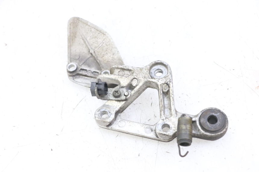 photo de RIGHT FRONT FOOTREST BRACKET YAMAHA FZS FAZER 600 (2001 - 2003)