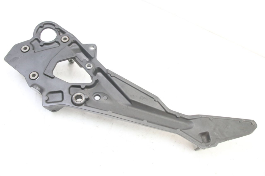 photo de FRONT RIGHT FOOTREST MOUNT YAMAHA XJ6 ABS 600 (2008 - 2016)