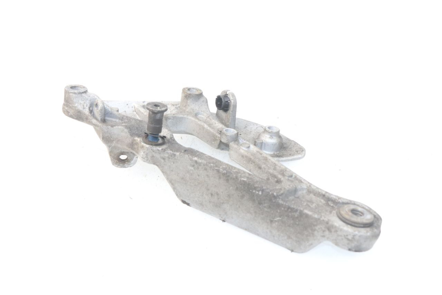 photo de FRONT RIGHT FOOTREST MOUNT YAMAHA XJ600 XJ DIVERSION 600 (1992 - 1997)