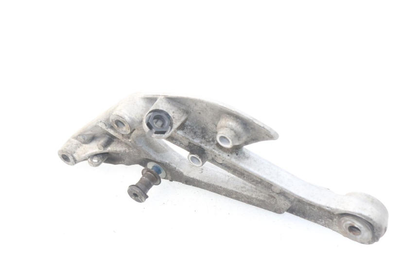 photo de FRONT RIGHT FOOTREST MOUNT YAMAHA XJ600 XJ DIVERSION 600 (1992 - 1997)