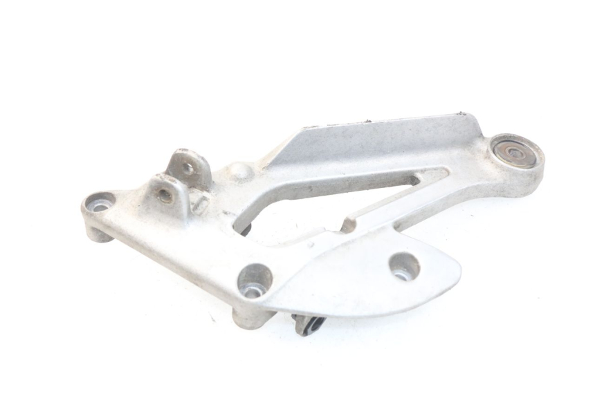photo de FRONT RIGHT FOOTREST MOUNT YAMAHA XJ600 XJ DIVERSION 600 (1992 - 1997)