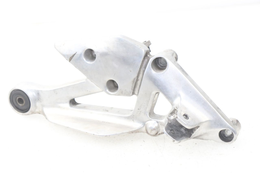 photo de FRONT RIGHT FOOTREST MOUNT YAMAHA XJ600 XJ DIVERSION 600 (1992 - 1997)