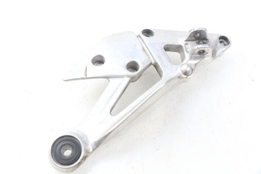 photo de FRONT RIGHT FOOTREST MOUNT YAMAHA XJ600 XJ DIVERSION 600 (1992 - 1997)