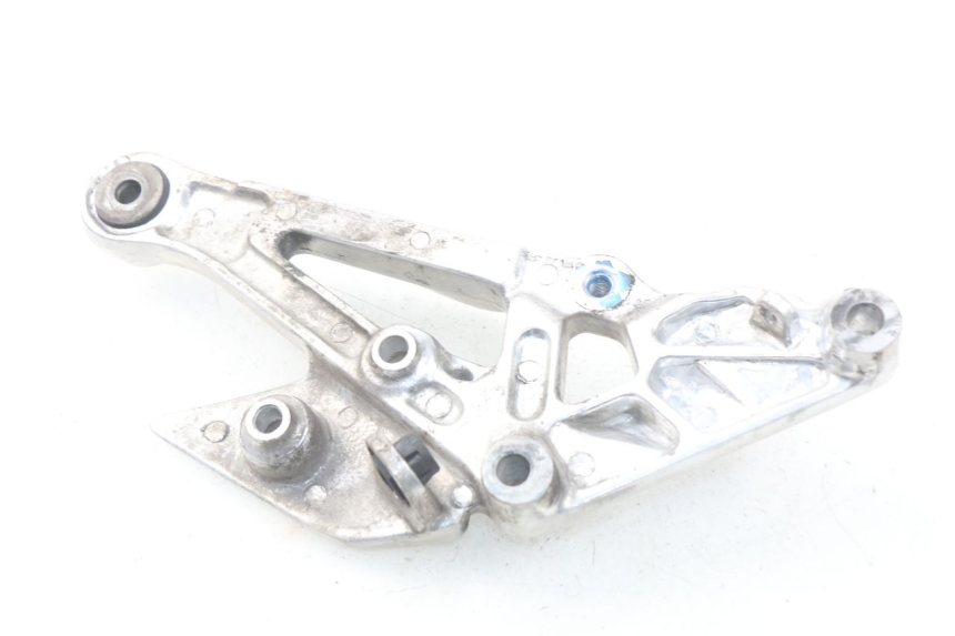 photo de FRONT RIGHT FOOTREST MOUNT YAMAHA XJ600 XJ DIVERSION 600 (1992 - 1997)