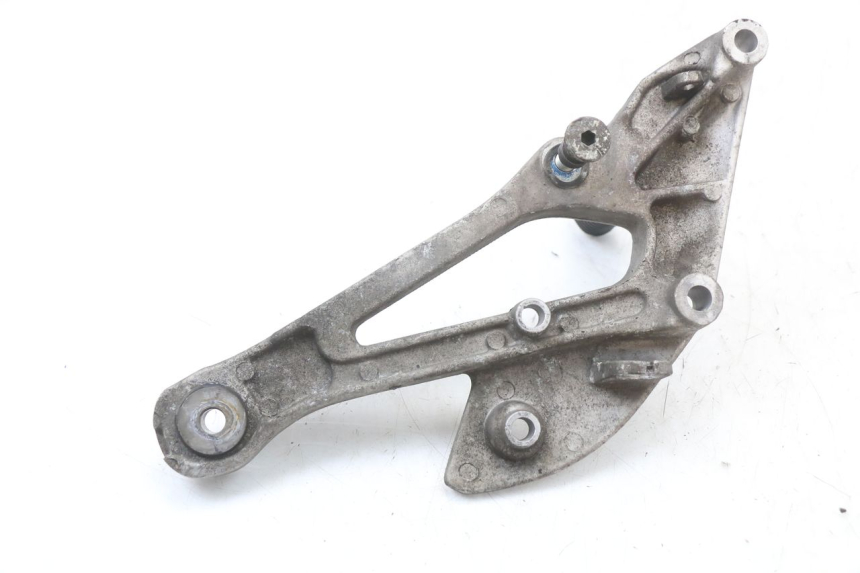 photo de FRONT RIGHT FOOTREST MOUNT YAMAHA XJ600 XJ DIVERSION 600 (1992 - 1997)