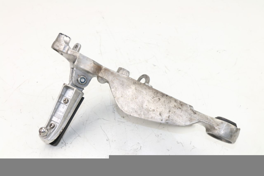 photo de FRONT RIGHT FOOTREST MOUNT YAMAHA XJN DIVERSION 600 (2000 - 2003)