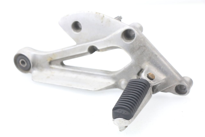 photo de FRONT RIGHT FOOTREST MOUNT YAMAHA XJN XJ N DIVERSION 600 (1994 - 1997)