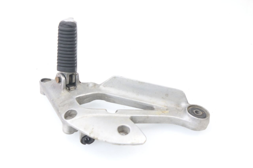 photo de FRONT RIGHT FOOTREST MOUNT YAMAHA XJN XJ N DIVERSION 600 (1994 - 1997)