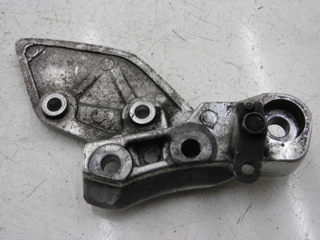 photo de FRONT RIGHT FOOTREST MOUNT YAMAHA XJR 1300 (1998 - 2002) - Zoom on usage condition