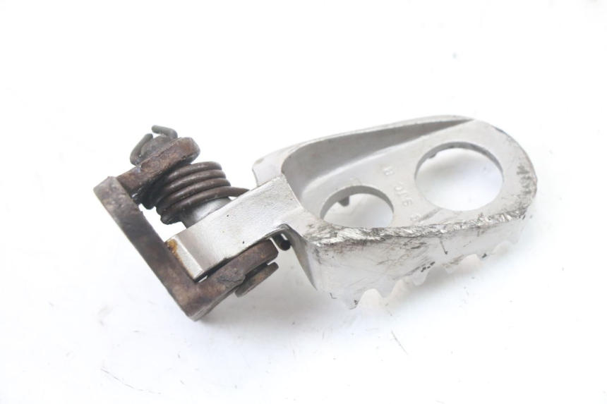 photo de FRONT RIGHT FOOTREST MOUNT YAMAHA YZ 125 (2006 - 2016)