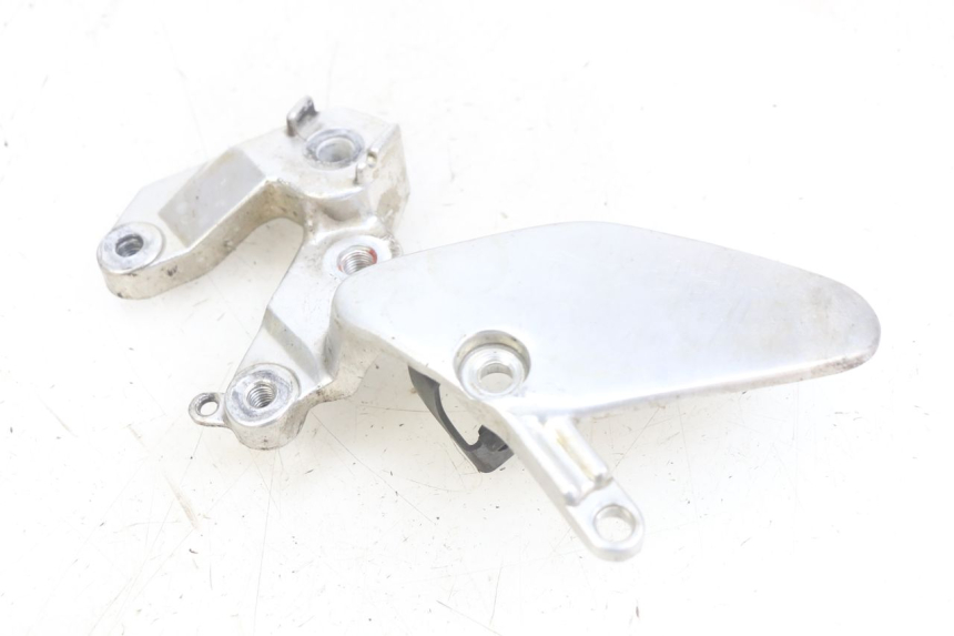 photo de RIGHT FRONT FOOTREST BRACKET YAMAHA YZF R THUNDERCAT 600 (1996 - 2003)