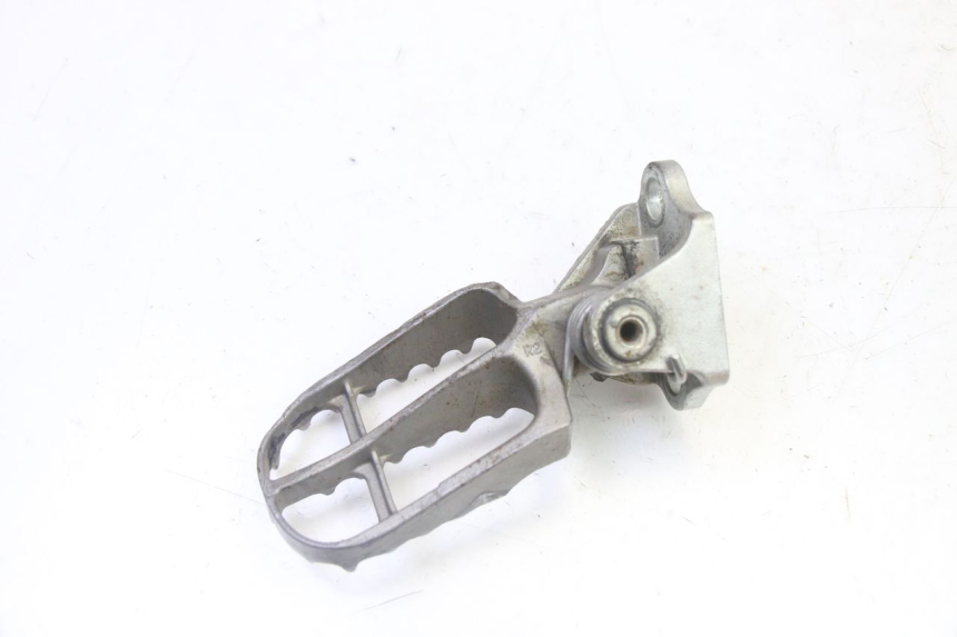 photo de FRONT RIGHT FOOTREST MOUNT YAMAHA YZF YZ-F 450 (2014 - 2016)