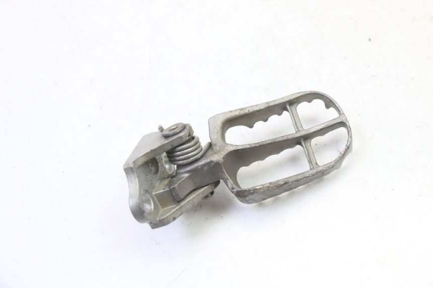 photo de FRONT RIGHT FOOTREST MOUNT YAMAHA YZF YZ-F 450 (2014 - 2016)