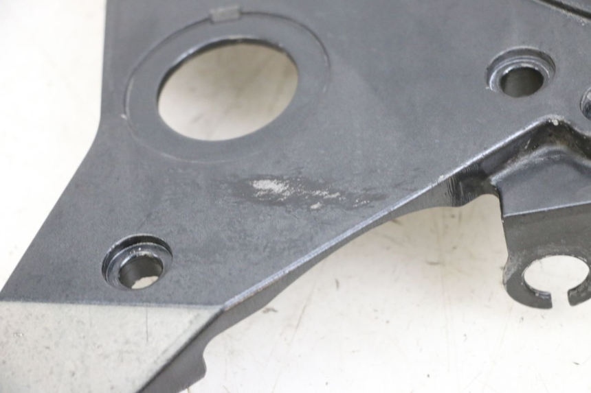 photo de FRONT RIGHT FOOTREST MOUNT KAWASAKI ZR 7 750 (1999 - 2001) - Technical close-up