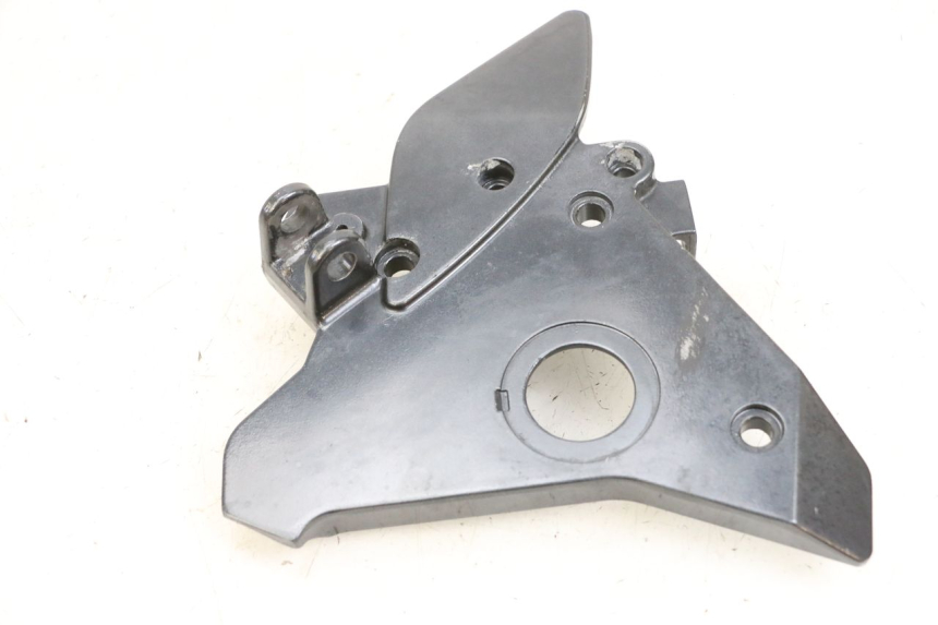 photo de FRONT RIGHT FOOTREST MOUNT KAWASAKI ZR 7 750 (1999 - 2001) - Fixing points details