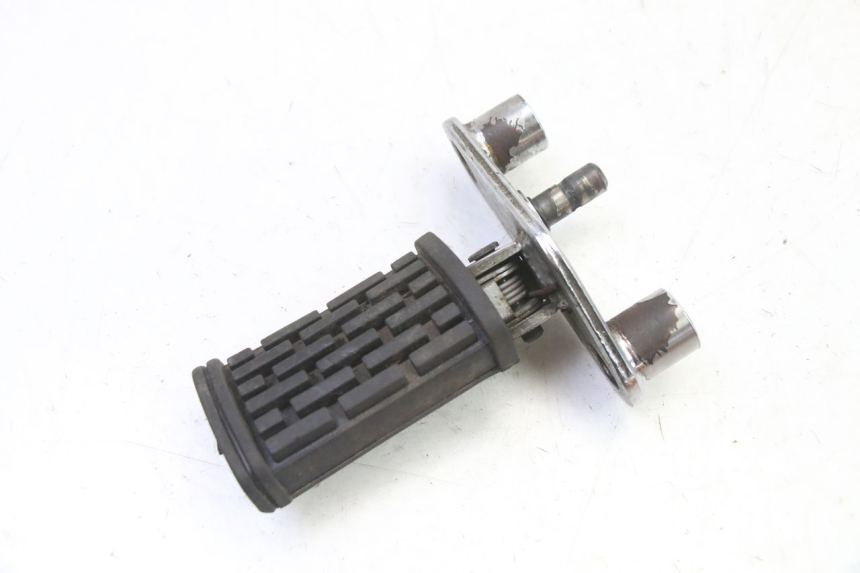 photo de FRONT LEFT FOOTREST MOUNT APRILIA CLASSIC 125 (1995 - 2001)