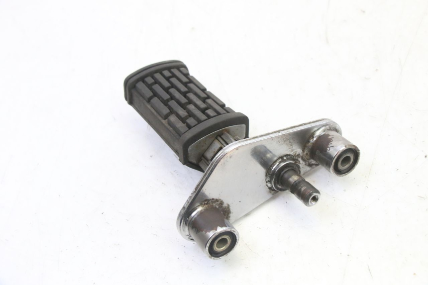 photo de FRONT LEFT FOOTREST MOUNT APRILIA CLASSIC 125 (1995 - 2001)