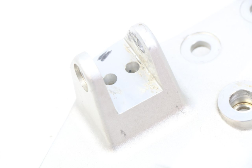 photo de FRONT LEFT FOOTREST MOUNT BMW F GS K81 850 (2018 - 2023)