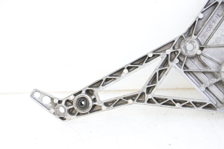 photo de FRONT LEFT FOOTREST MOUNT YAMAHA FJ 36Y 1100 (1984 - 1985)