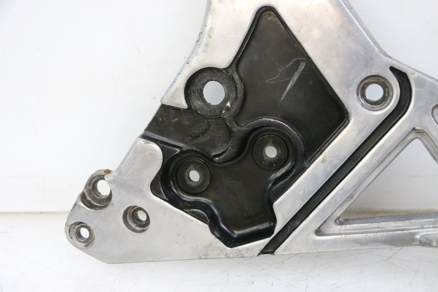 photo de FRONT LEFT FOOTREST MOUNT YAMAHA FJ 36Y 1100 (1984 - 1985)