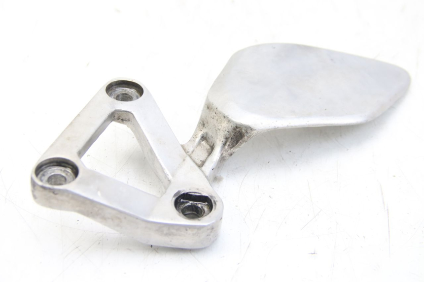 photo de LEFT FRONT FOOTREST BRACKET YAMAHA FZS FAZER 600 (2001 - 2003)