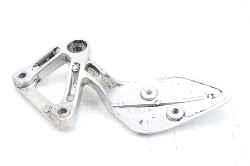 photo de LEFT FRONT FOOTREST BRACKET YAMAHA FZS FAZER 600 (2001 - 2003)