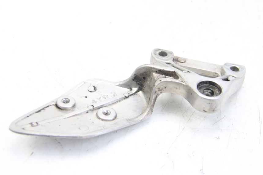 photo de LEFT FRONT FOOTREST BRACKET YAMAHA FZS FAZER 600 (2001 - 2003)
