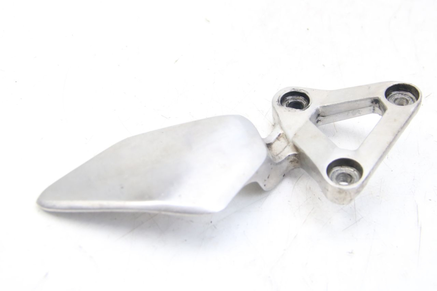 photo de LEFT FRONT FOOTREST BRACKET YAMAHA FZS FAZER 600 (2001 - 2003)