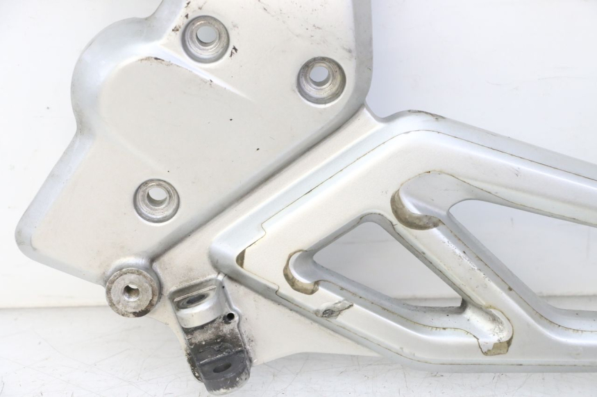 photo de FRONT LEFT FOOTREST MOUNT BMW G310 R 310 (2016 - 2020)