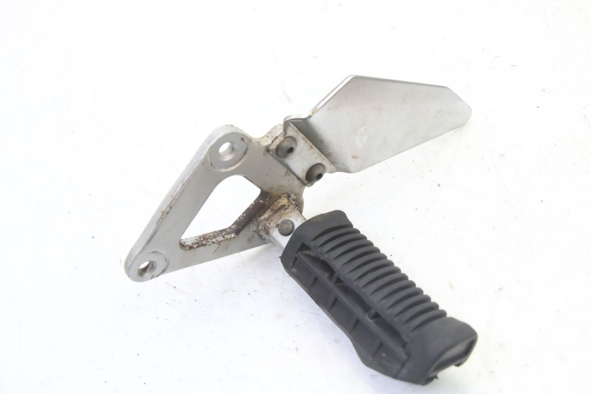 photo de FRONT LEFT FOOTREST MOUNT SUZUKI GS GSE 500 (2001 - 2003)