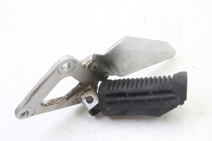 photo de FRONT LEFT FOOTREST MOUNT SUZUKI GS GSE 500 (2001 - 2003)
