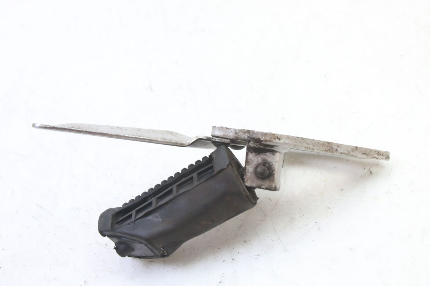 photo de FRONT LEFT FOOTREST MOUNT SUZUKI GS GSE 500 (2001 - 2003)