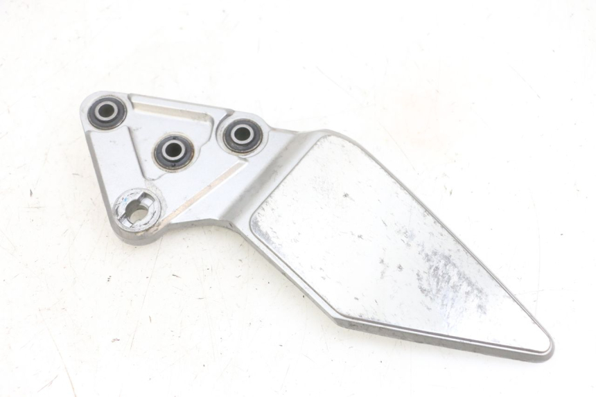 photo de FRONT LEFT FOOTREST MOUNT SUZUKI GSF N BANDIT 600 (1996 - 1999) - Main view
