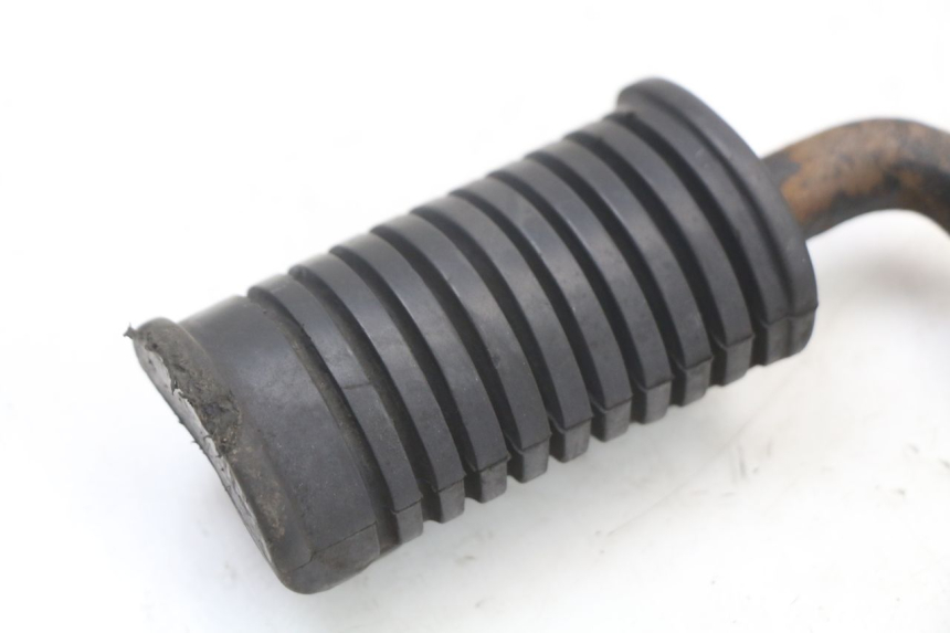 photo de FRONT LEFT FOOTREST MOUNT SUZUKI GSX E 250 (1982 - 1983)