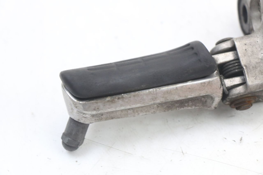 photo de FRONT LEFT FOOTREST MOUNT HONDA CBR F 1000 (1993 - 1996)