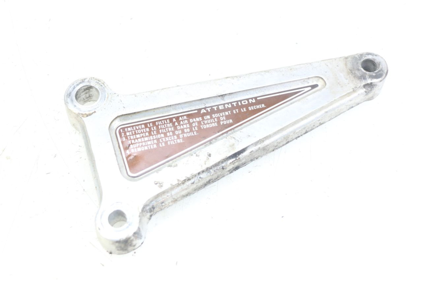 photo de LEFT FRONT FOOTREST BRACKET HONDA CM 125 (1983 - 2003)