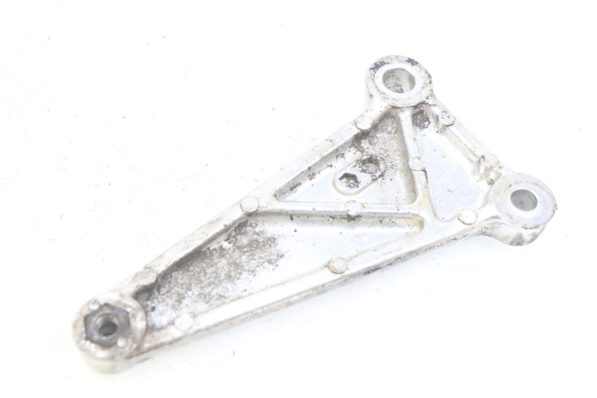 photo de LEFT FRONT FOOTREST BRACKET HONDA CM 125 (1983 - 2003)