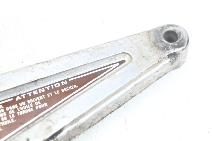photo de LEFT FRONT FOOTREST BRACKET HONDA CM 125 (1983 - 2003)