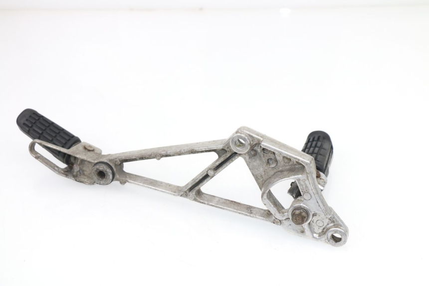 photo de FRONT LEFT FOOTREST MOUNT HONDA VF 1000 (1984 - 1988)