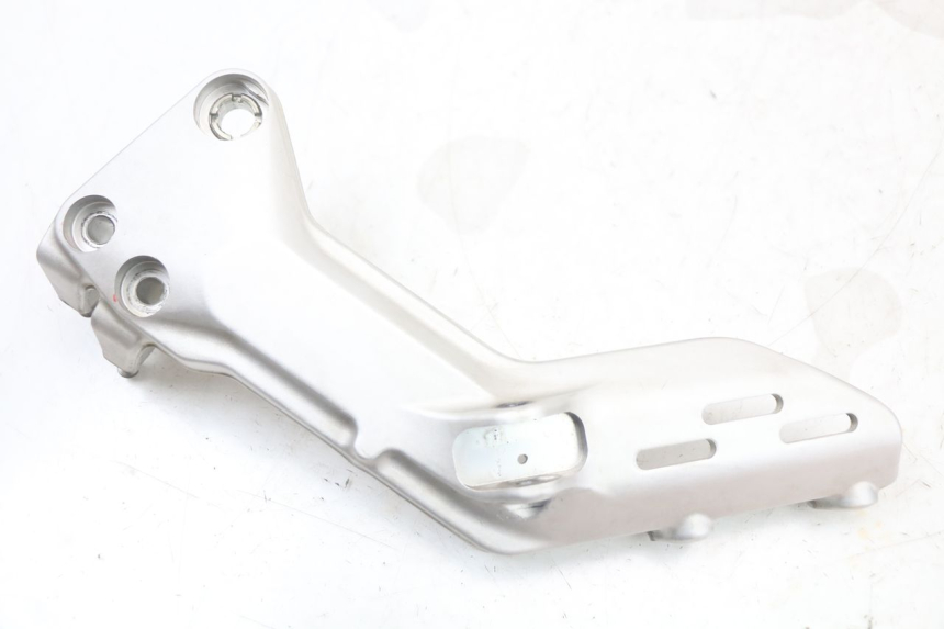 photo de FRONT LEFT FOOTREST MOUNT HUSQVARNA SVARTPILEN 401 (2018 - 2023)