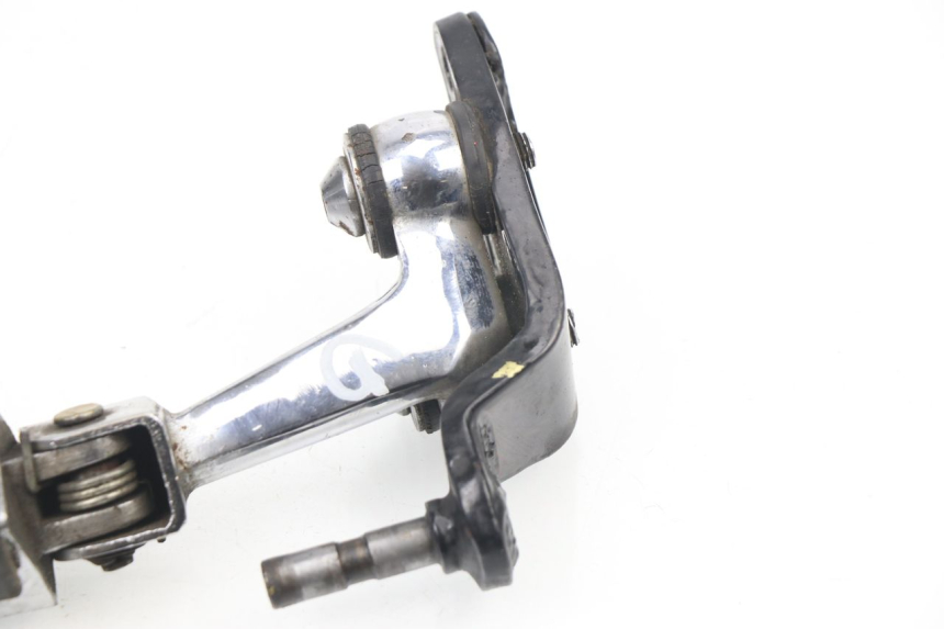 photo de FRONT LEFT FOOTREST MOUNT LIFAN ROYAL KING 250 (2011 - 2019)