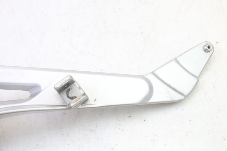 photo de FRONT LEFT FOOTREST MOUNT HONDA NTV DEAUVILLE 650 (2001 - 2006)