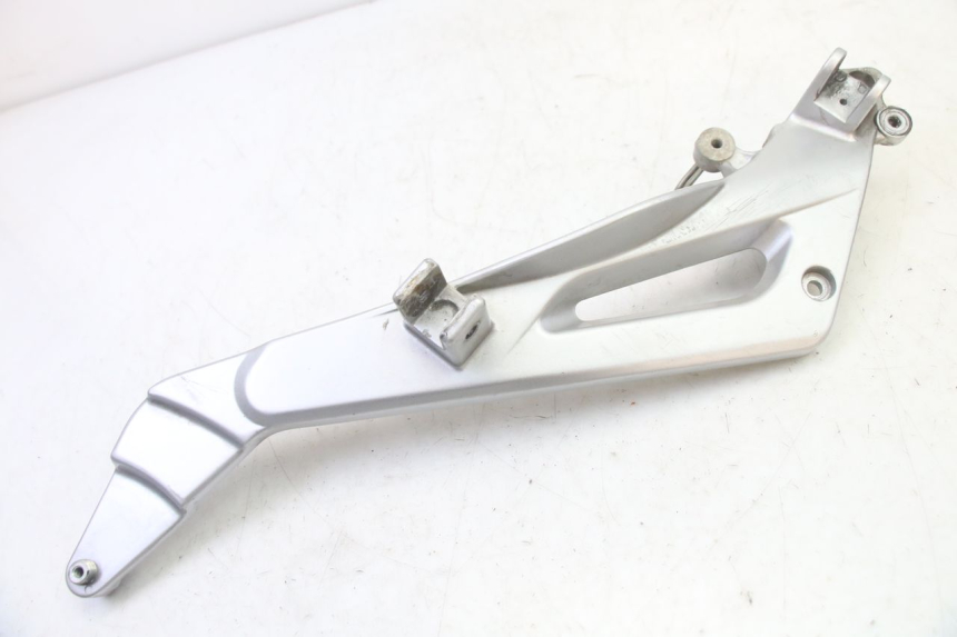 photo de FRONT LEFT FOOTREST MOUNT HONDA NTV DEAUVILLE 650 (2001 - 2006)