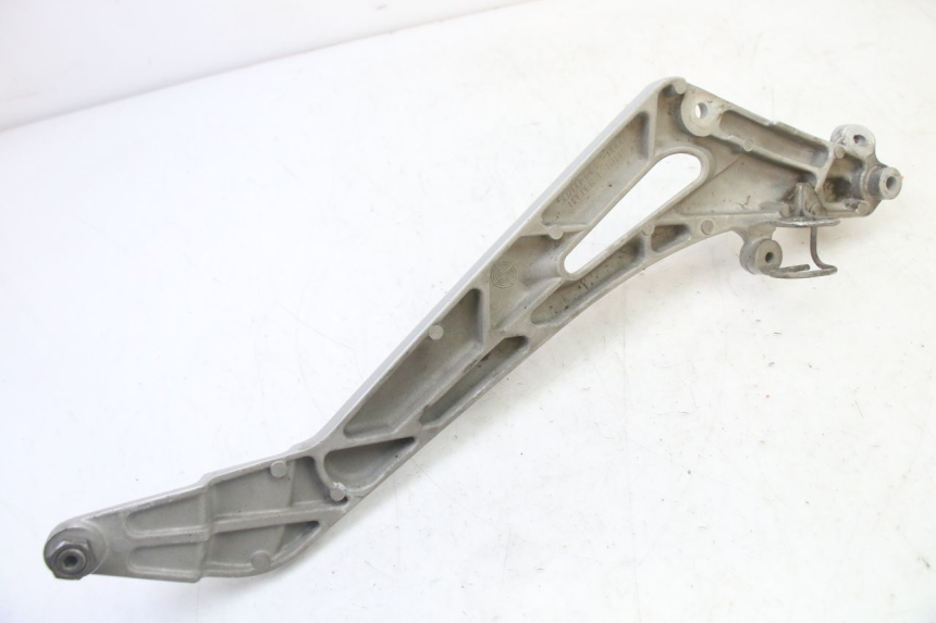 photo de FRONT LEFT FOOTREST MOUNT HONDA NTV DEAUVILLE 650 (2001 - 2006)
